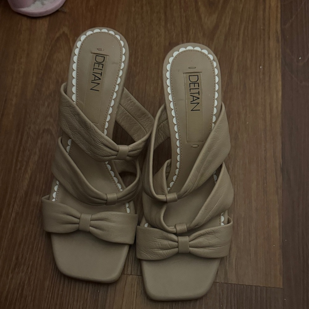 Deltan Women's Tan Bow-Front Slide Mules